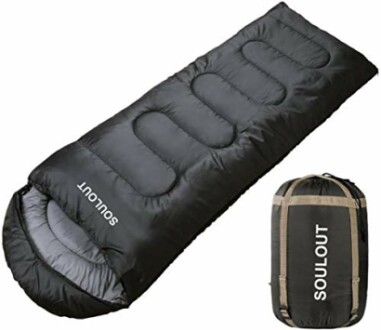 Schwarzer Schlafsack von SOULOUT mit Tragetasche.