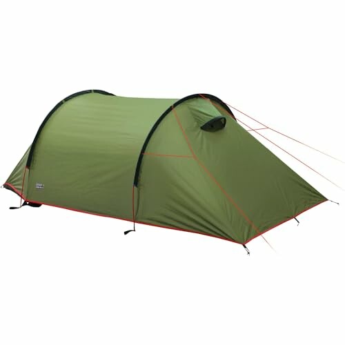 Grünes Campingzelt auf weißem Hintergrund.