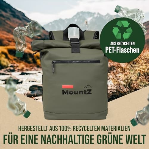 Grüner Rucksack aus recycelten Materialien vor Berglandschaft