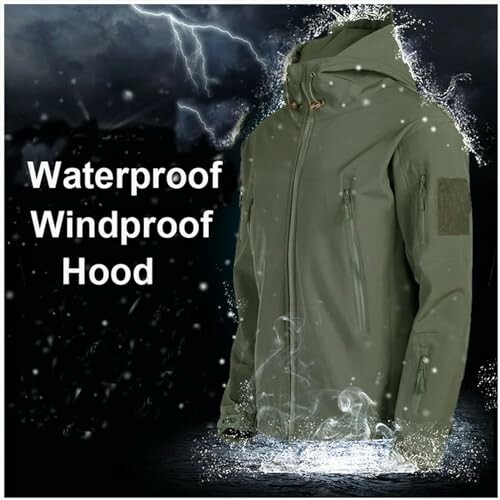 Wasserdichte und winddichte Kapuzenjacke mit Blitz im Hintergrund